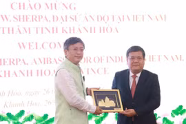 庆和省委书记陈峰会见印度驻越南大使策林·旺楚克·夏尔巴。图自越通社