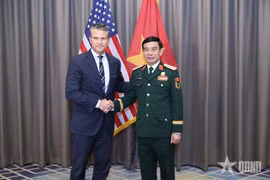 越南国防部长潘文江大将会见美国战争部长皮特·赫格塞思。图自《人民军队报》