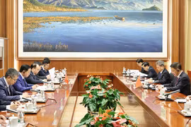 陈红河一行会见中共中央委员、云南省人民政府省长王予波。图自越通社