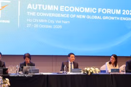 越南政府副总理、越南国际金融中心执行委员会主席阮文胜与胡志明市国际金融中心成员及潜在投资者举行工作会谈。图自越通社