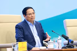 越南政府总理范明政与农民进行对话。图自越通社