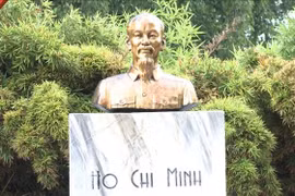 位于哈瓦那胡志明公园的胡志明主席雕像。图自越通社
