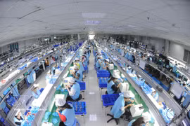 位于北宁省青云产业集群的Suntech公司的电子产品生产链。图自越通社