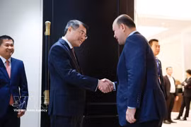 越南政府总理黎明兴会见柬埔寨副首相、青年联合会主席洪玛尼。图自越通社