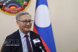 老挝副总理兼外长通沙万·丰威汉接受越通社记者采访。图自越通社
