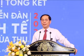 裴青山副总理在会上发表讲话。图自越通社