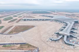 隆城国际机场全景。图自越通社