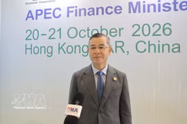 越南财政部长吴文俊接受越通社驻香港记者采访。图自越通社