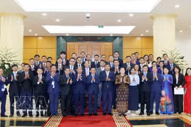 双方代表合影。图自越通社