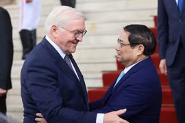 越南政府总理范明政在政府总部会见了正对越南进行国事访问的德国总统弗兰克-瓦尔特·施泰因迈尔（Frank-WalterSteinmeier）。图自越通社