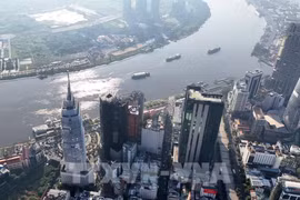 胡志明市中心区域的金融大厦。图自越通社