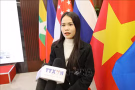 就读于北京对外经济贸易大学的硕士研究生阮氏兰英接受记者采访。图自越通社