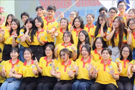2026年第18次春季志愿服务活动吸引胡志明市许多青年和学生参加。图自越通社