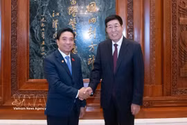 越中友好议员小组主席阮尹英会见中越友好议员小组主席巴音朝鲁