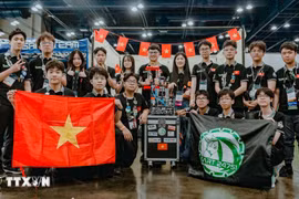 GreenAms Robotics Team 24751队在全球最大机器人比赛中获得亚军。图自越通社