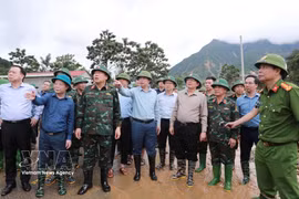 越南政府副总理胡国勇赴芒炭乡慰问受灾群众
