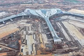 隆城国际机场航站楼正在逐步完善。图自越通社