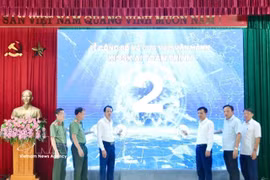 全程人工智能自助服务终端系统亮相仪式。图自越通社