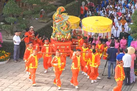 越南全国各地纷纷举行雄王祭祖仪式