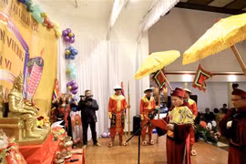 4月6日下午，德国莱比锡市的越南永富（永福 - 富寿）同乡会隆重举行雄王祭祖仪式，缅怀并感恩雄王历代开国立业的伟大功绩。图自越通社