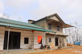 截至2025年4月18日，越南全国已完成危旧房改造201651间，其中已竣工105968间，新开工建设95683间。图自越通社