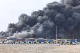 伊朗发生重大爆炸事的现场。图自新华社