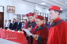 旅居老挝、马来西亚和法国越南人社群虔诚举行雄王节系列纪念活动
