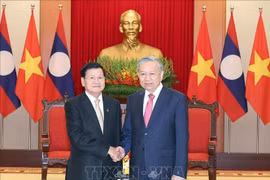 越共中央总书记苏林会见老挝总书记、国家主席通伦·西苏里。图自越通社