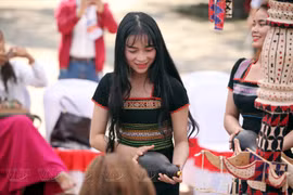 埃地族的传统服饰。图自《越南画报》
