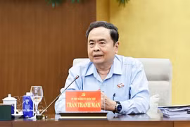 越共中央政治局委员、国会党委书记、国会主席陈青敏6日上午在国会大厦主持召开国会党委常务委员会会议。图自越通社