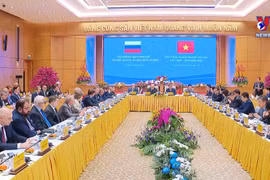 越俄两国总理与两国企业直接对话