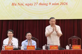 越共中央总书记、国家主席苏林与河内市选民接触。图自越通社