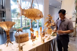 许多旅游服务企业已开始使用藤竹饰品，助力岘港市推动绿色旅游发展。图自越通社
