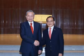 越共中央总书记苏林会见新加坡国会议长谢健平。图自越通社