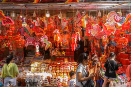 中秋节期间传统玩具在行祃街‘再度走红’