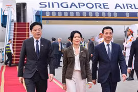 新加坡总理抵达河内 开始对越南进行正式访问。图自越通社