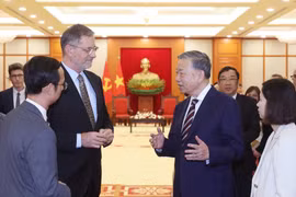 苏林总书记接见法国驻越南大使奥利维耶·布罗谢。图自越通社
