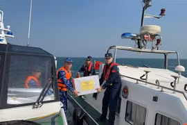 越南海警与中国海警互赠礼物。图自越通社
