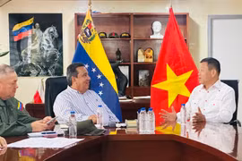 越南驻委内瑞拉大使武中美同特鲁希略州州长杰拉尔多·马克斯（Gerardo Márquez）座谈。图自越通社