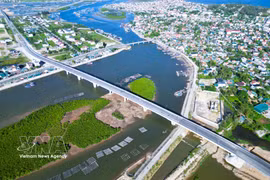 宜山–炉门沿海公路黄梅桥。图自越通社