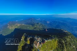安子山坐落在越南层峦叠嶂的东北地区，多年来以海拔一千零六十八米的铜寺闻名远近。图自越通社