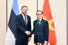 越南外长黎怀忠与爱沙尼亚外长马尔古斯·查赫克纳。图自越通社