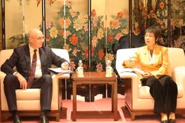 越通社与塔斯社加强新时期业务合作