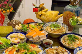 河内人的春节家宴。图自越通社