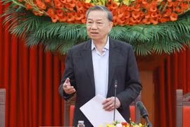 苏林总书记主持越共第十四大文件小组会议。图自越通社