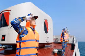 越中海军编队在北部湾开展联合巡逻