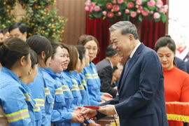 1月28日晚（即甲辰年腊月二十九），苏林总书记走访慰问河内市委、市政府及首都人民致以新春祝福。图自越通社