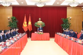 越共中央政治局委员、中央书记处常务书记陈锦秀会见老挝人民革命党高级干部代表团。图自越通社