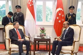 越共中央总书记苏林会见新加坡总统尚达曼。图自越通社