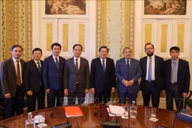 越南共产党代表团与葡萄牙检察院举行工作会谈。图自baotintuc.vn